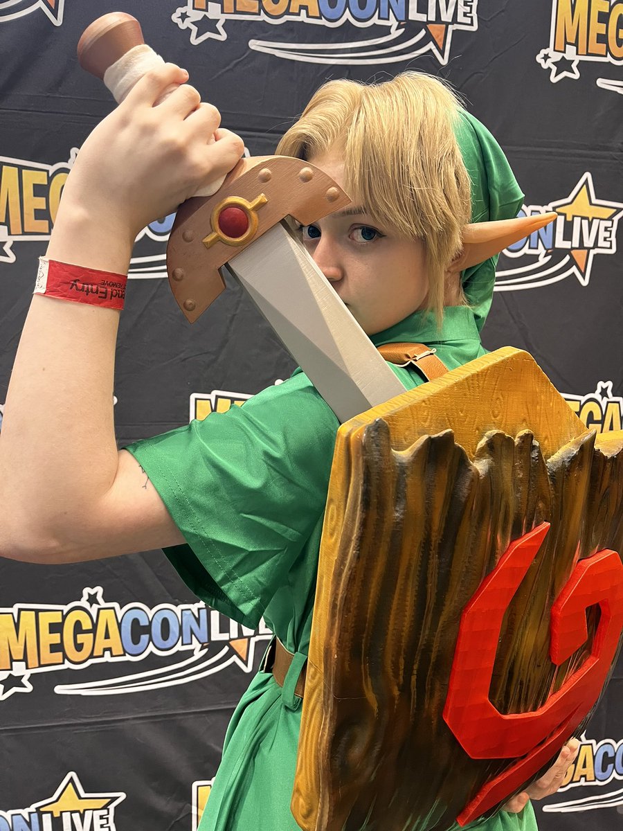 End of Megacon already! Really had fun cosplaying Young Link