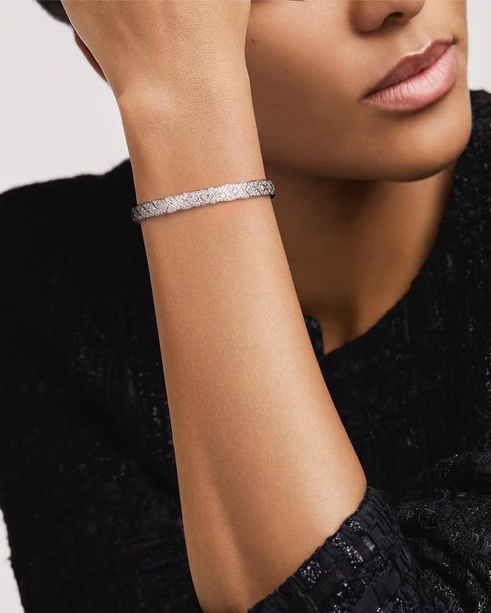 saintcrossinc's tweet photo. Coco Crush bracelet

#chanel #chanelwatch #샤넬 #공인딜러 #세인트크로스 #saintcrossinc #샤넬시계
#여자시계 #cococrush #코코크러쉬 #주얼리 #목걸이 #귀걸이 #반지 #팔찌 #jewelry #necklace #earring #ring #bracelet https://t.co/hJqkGNUKkQ