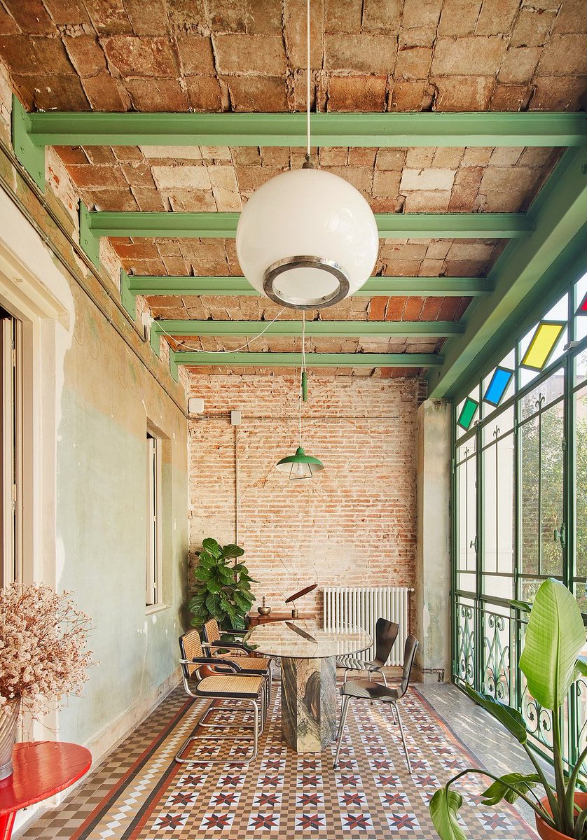 HomeAdore's tweet image. Les Mont-Rogenques by Estudi Biga Evokes Nostalgia with Garden Views
homeadore.com/2025/01/19/les…