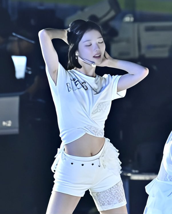 choijiwoopic's tweet image. MY GODNESS JIWOO