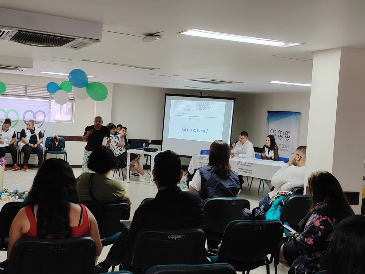 PazUrbanaCo's tweet image. 🎉 Acompañamos los 16 años de la Mesa de DDHH del Valle de Aburrá.
Escuchamos las luchas de los movimientos sociales de la ciudad y compartimos avances del espacio de diálogo. Seguimos construyendo sinergias por una paz urbana con justicia y dignidad. ✊🏽🕊️