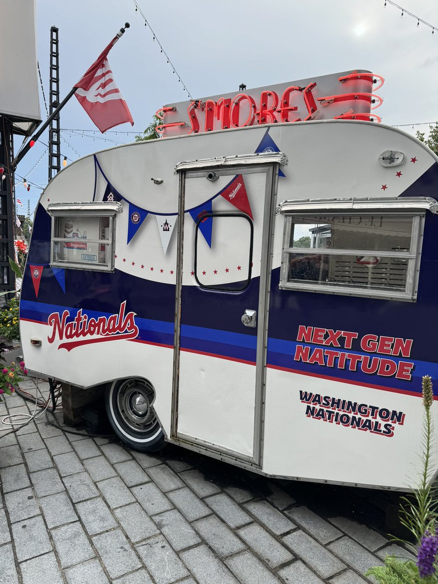 s’mores food truck in the middle of Washington DC
