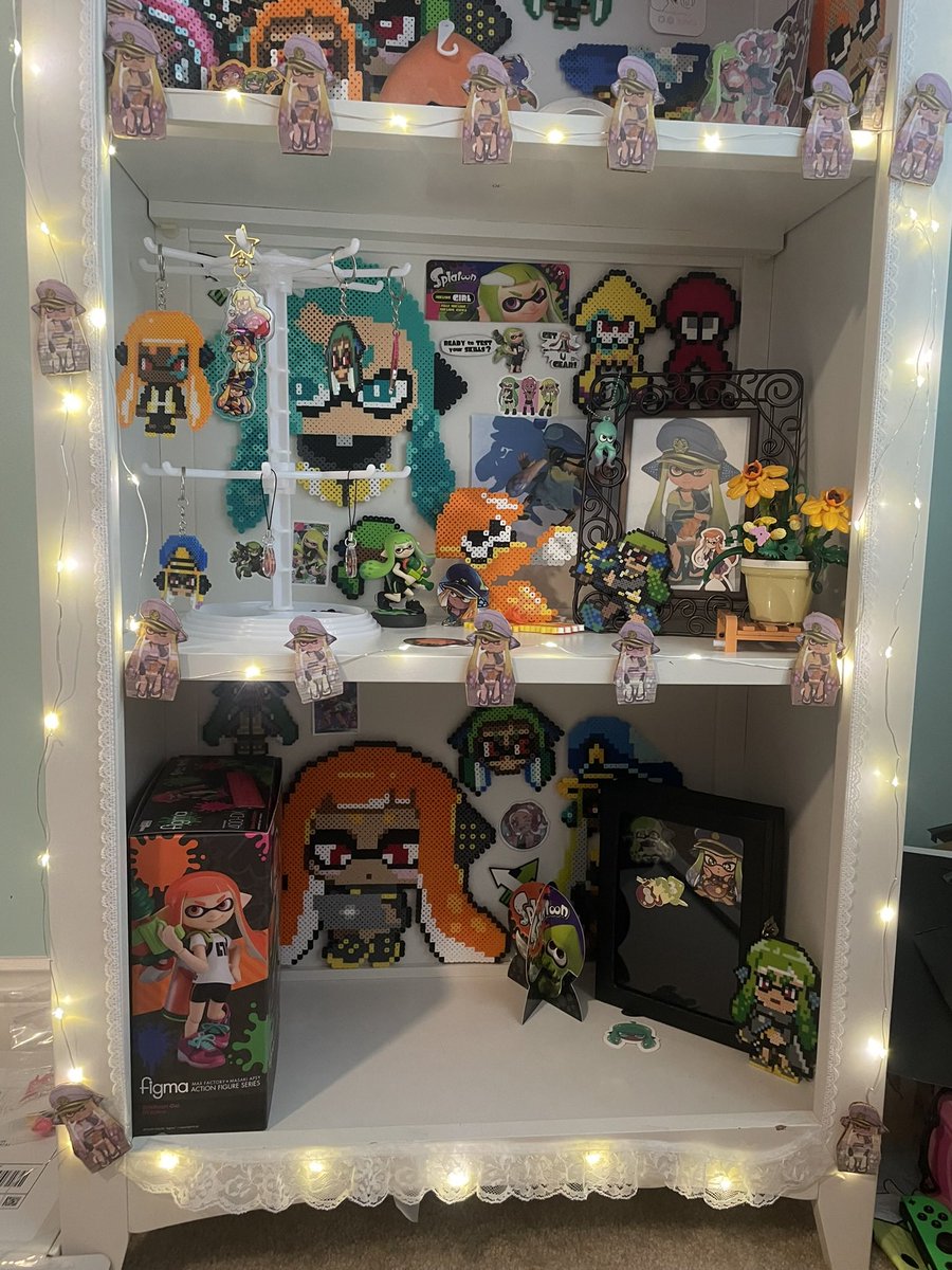 captain3lover's tweet image. updated shrine!! still have a few more things coming in the mail but i rlly wanted to post it now