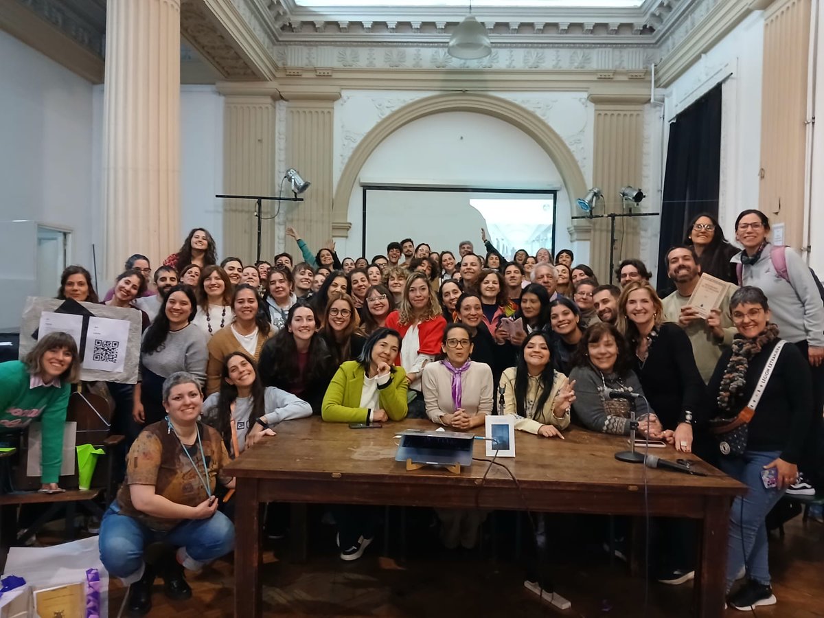 gabinsau's tweet photo. Agradecida en MTEUBA x conocimiento compartido generosamente x los maestros Alonso, Piscitelli y Mariana Maggio, inspirandonos en la responsabilidad que implica innovar, pesar más allá, en posibles escenarios futuros y la pasión necesaria para transformar la educación poderosa https://t.co/sXYkY13inv