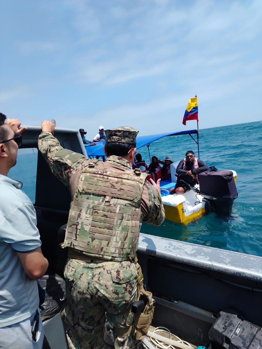 FFAAECUADOR's tweet image. Seguridad reforzada durante el avistamiento de ballenas en Atacames

#Esmeraldas | Las Fuerzas Armadas del Ecuador, en coordinación con el Ministerio de Turismo, realizaron patrullajes e inspecciones a embarcaciones en el cantón #Atacames, con el objetivo de brindar seguridad…