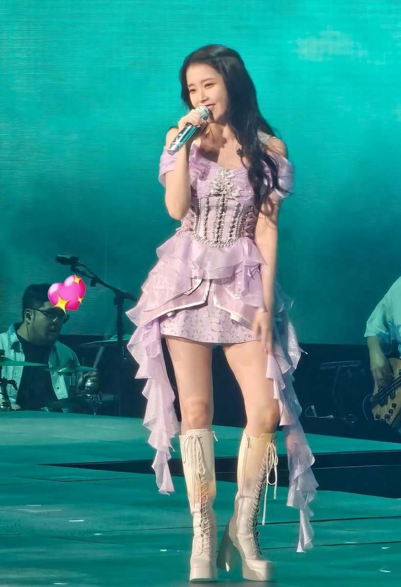 iuaenapieces's tweet image. darling.