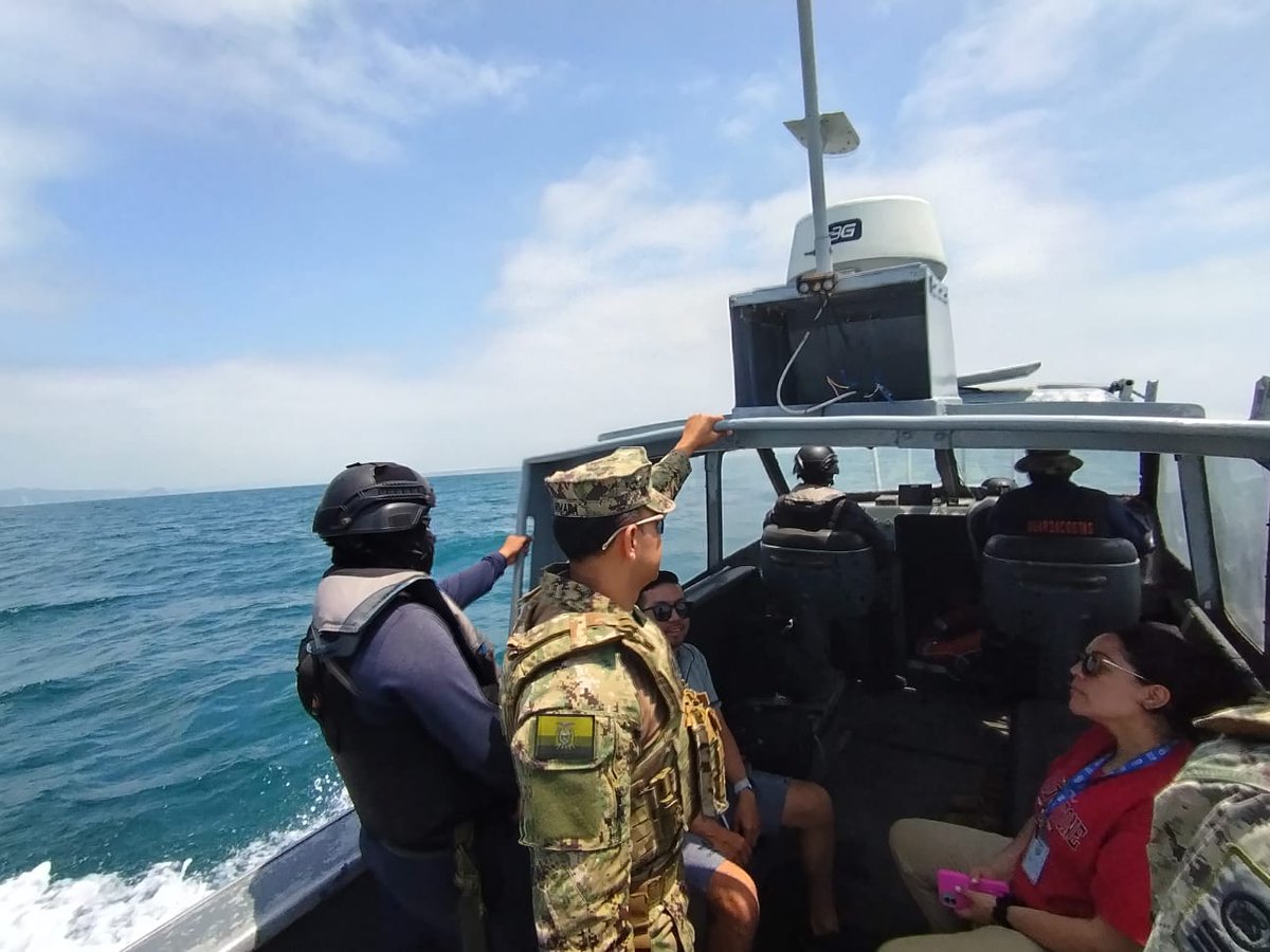 FFAAECUADOR's tweet image. Seguridad reforzada durante el avistamiento de ballenas en Atacames

#Esmeraldas | Las Fuerzas Armadas del Ecuador, en coordinación con el Ministerio de Turismo, realizaron patrullajes e inspecciones a embarcaciones en el cantón #Atacames, con el objetivo de brindar seguridad…