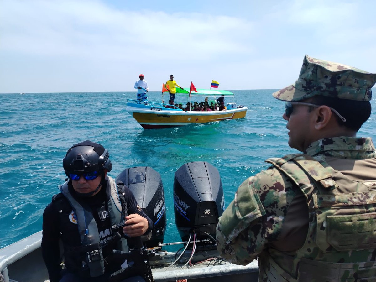 FFAAECUADOR's tweet image. Seguridad reforzada durante el avistamiento de ballenas en Atacames

#Esmeraldas | Las Fuerzas Armadas del Ecuador, en coordinación con el Ministerio de Turismo, realizaron patrullajes e inspecciones a embarcaciones en el cantón #Atacames, con el objetivo de brindar seguridad…