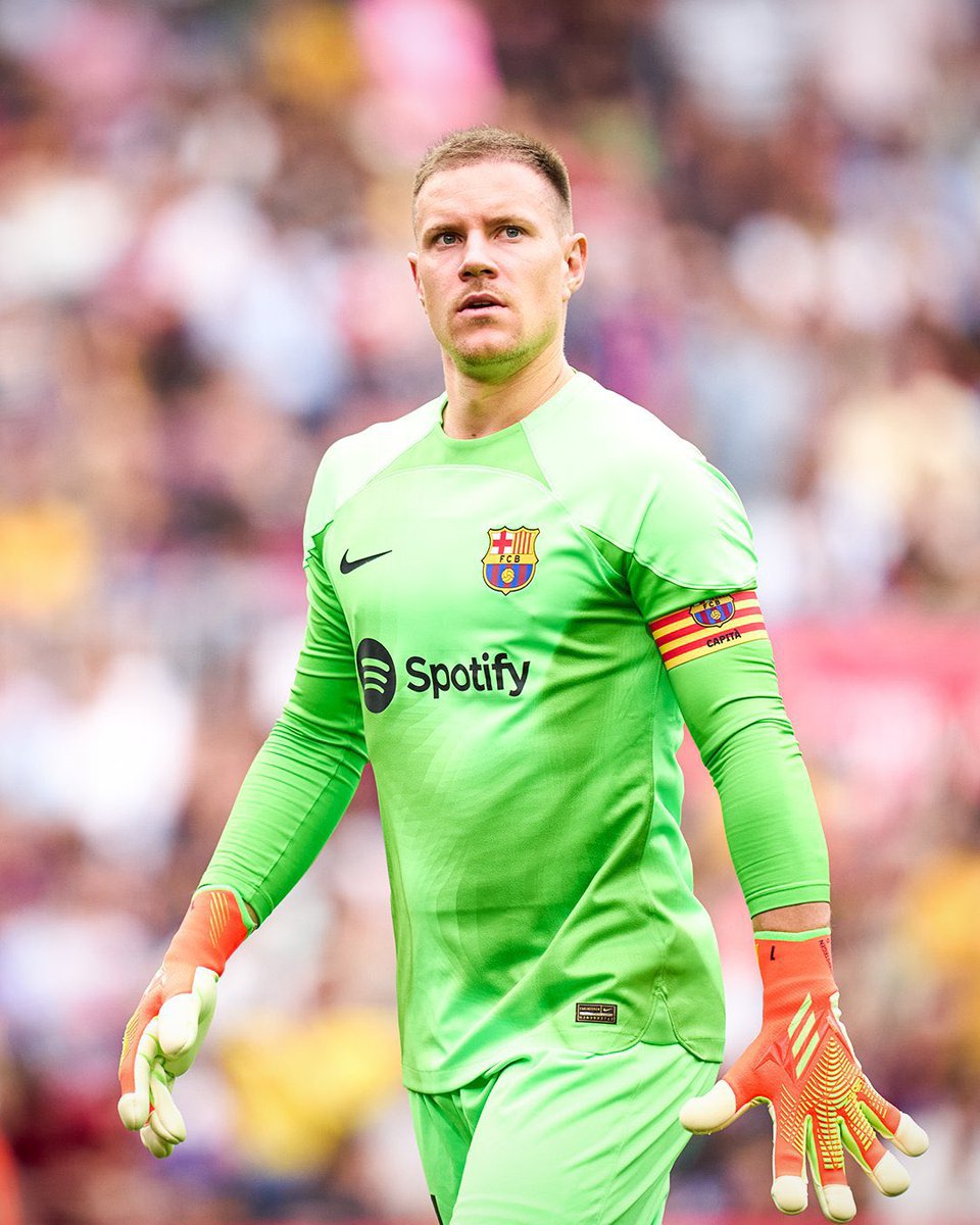 AdriRM33's tweet photo. Primero quieren mentir sobre el tiempo de su lesión, luego le quitan su dorsal y ahora quieren quitarle la capitanía a Ter Stegen.

MES QUE UN CLUB 🤭🤭🤭 https://t.co/TryWnnfJ8W