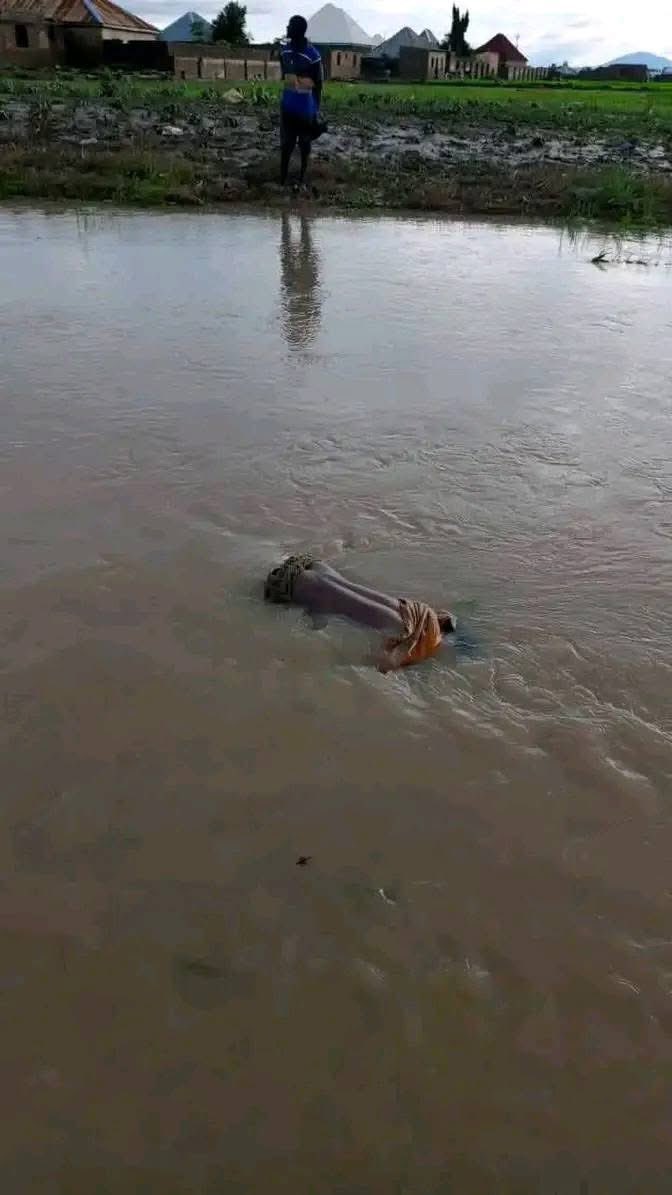 Yoga_Queen01's tweet photo. Before going to bed tonight, please remember to put the people of Yola Town in Adamawa State in your prayers.

Today’s heavy rainfall caused severe flooding across many parts of the town. Homes have been destroyed, lives have been lost including children and the elderly ones, and many are now homeless.

It’s truly heartbreaking. May God comfort those who are grieving and strengthen everyone affected by this disaster.