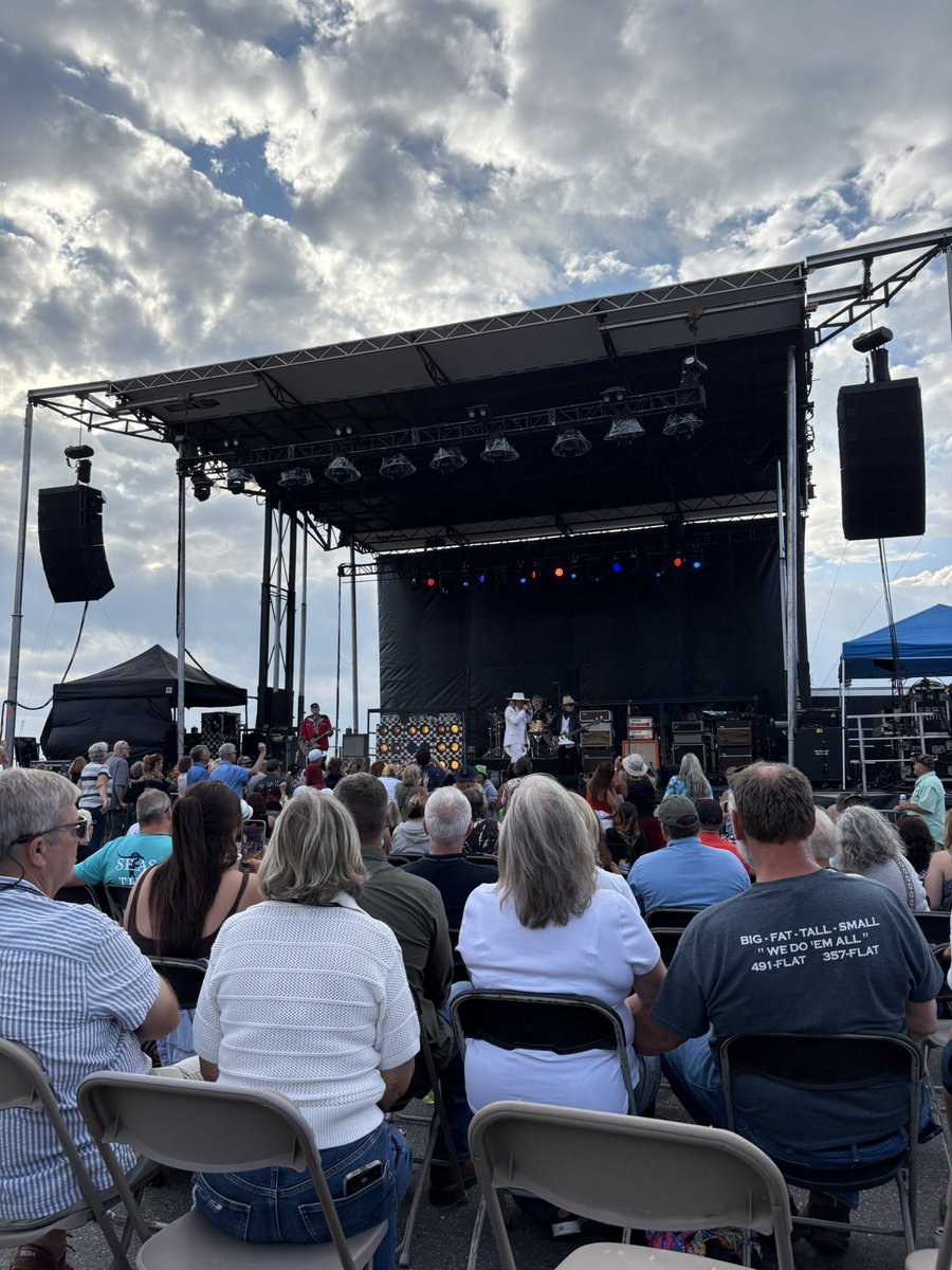 crousselle's tweet image. Cheap Trick? In Rangeley? With a surprise VIP upgrade? Sure?