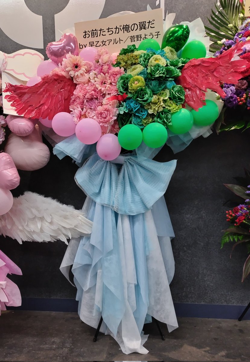 chocomintou's tweet image. お願い!起きて!(シェリル・ノーム)
お前たちが俺の翼だ(早乙女アルト)
愛・おぼえています(ランカ・リー)
2人のワンマンとギャラクシーライブに送られた菅野よう子ライブフラワースタンド!
これで3種揃いました!
#マクロスFギャラクシーライブ2025
#Mayn
#中島愛
#菅野よう子