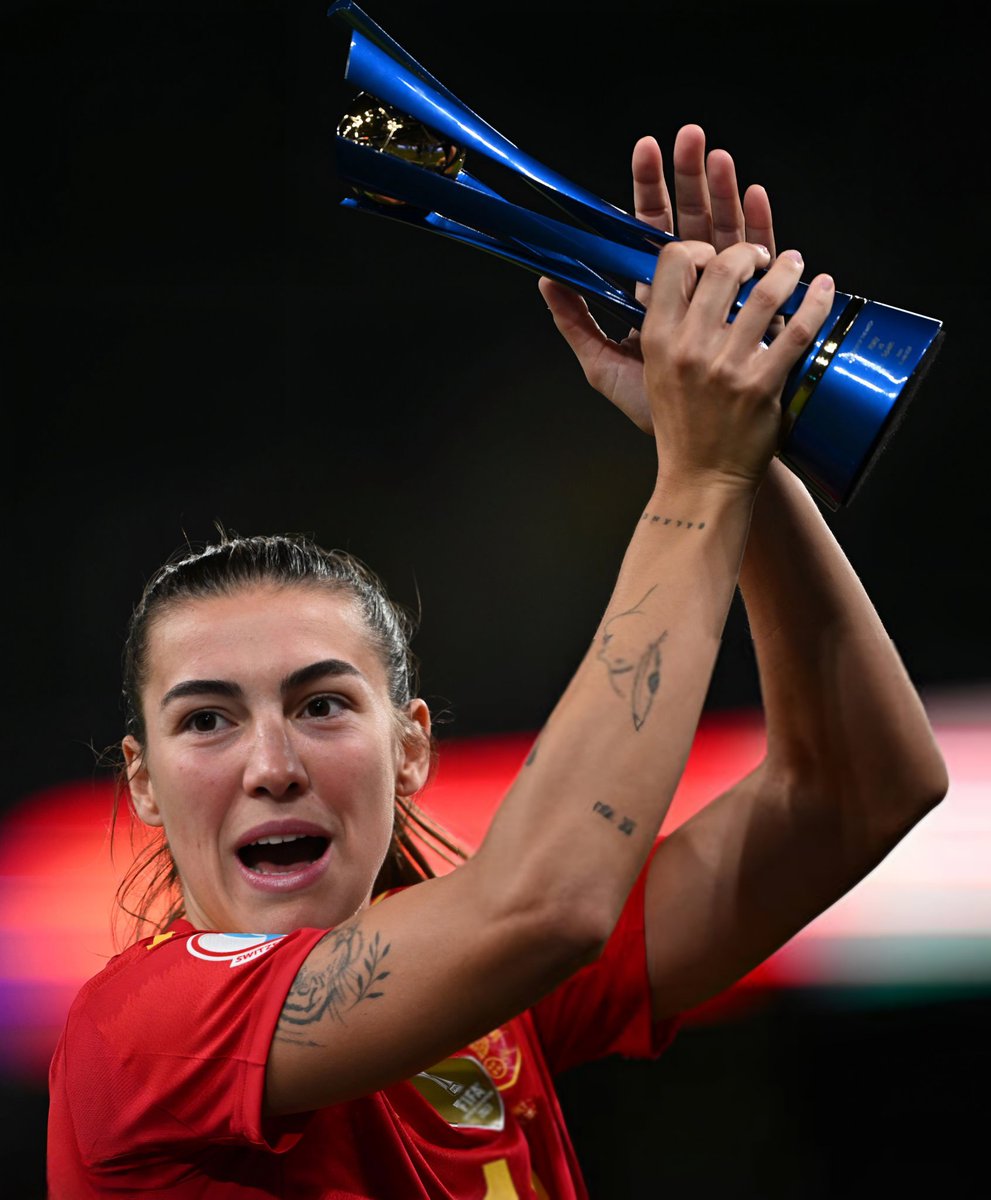 futfembarca's tweet image. 📊| Las jugadoras del Barça está #WEURO2025:
Alexia ⚽⚽⚽🅰️🅰️🅰️🅰️ (2xMVP)
Pina ⚽⚽🅰️
Aitana ⚽🅰️ (2xMVP) (POTT)
Patri ⚽🅰️ (1xMVP)
Vicky ⚽🅰️
Graham ⚽ (1xMVP)
Esmee ⚽
Pajor ⚽
Irene ⚽
Kika 🅰️
Sydney 🅰️
Ona 🅰️
Salma 🅰️
