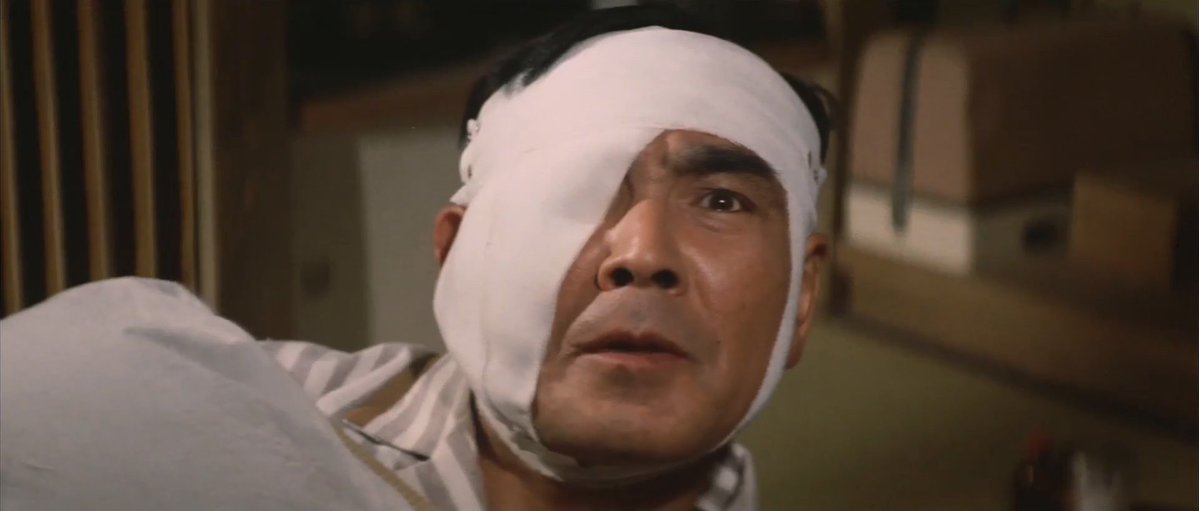 M3S0soic's tweet image. #GojiRewatch25
Godzilla vs. Hedorah is mostly similar to All Monsters Attack (in some way it's its spiritual remake) but just like the original it has a one-eyed scientist watching the death of his fish in the tank.