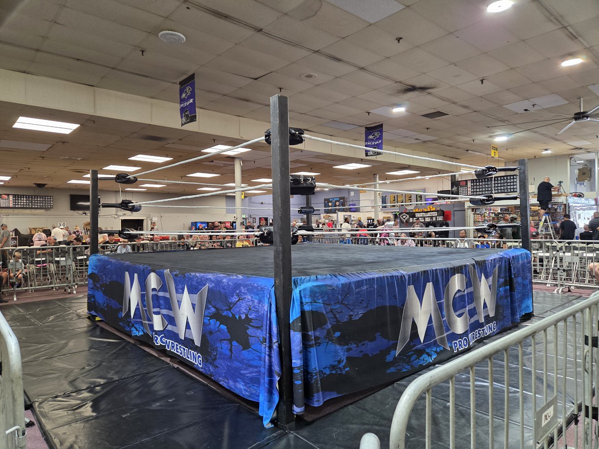 Superstarml's tweet image. I'm at an indoor flea market for @MCWWrestling never been to wrestling in Maryland before.