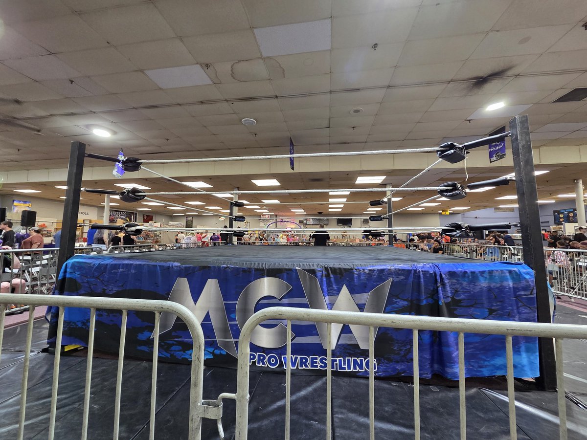 Superstarml's tweet image. I'm at an indoor flea market for @MCWWrestling never been to wrestling in Maryland before.