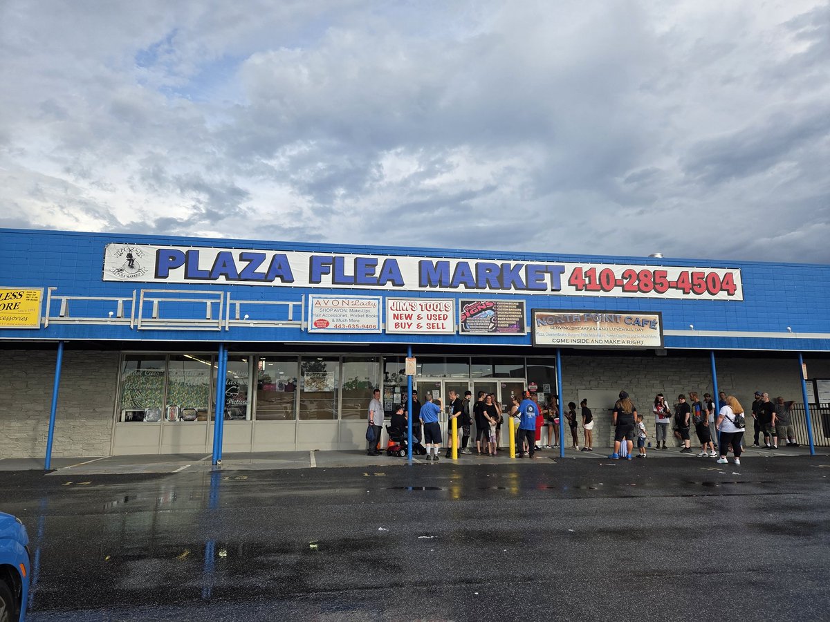 Superstarml's tweet image. I'm at an indoor flea market for @MCWWrestling never been to wrestling in Maryland before.