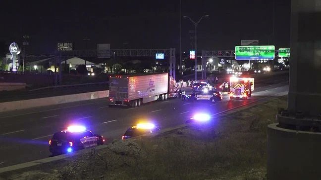 KABBFOX29's tweet image. Racing Death: Motorcyclist killed in collision with 18-wheeler on I-10.
bit.ly/4fcTVvx