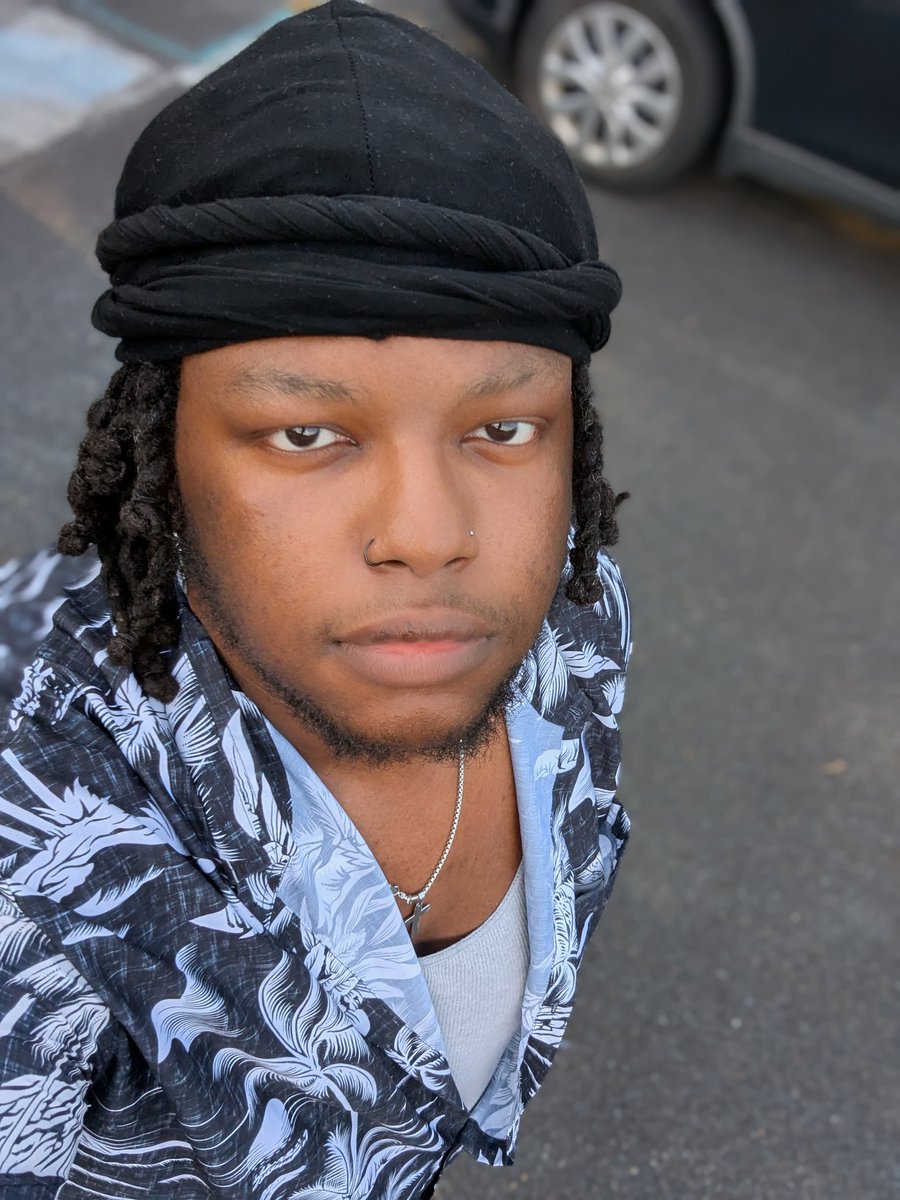 Even being near the Million Dollar Champ changed this broke nigga's life 🙏🏿 Don't even need glasses no mo 💰💰💰