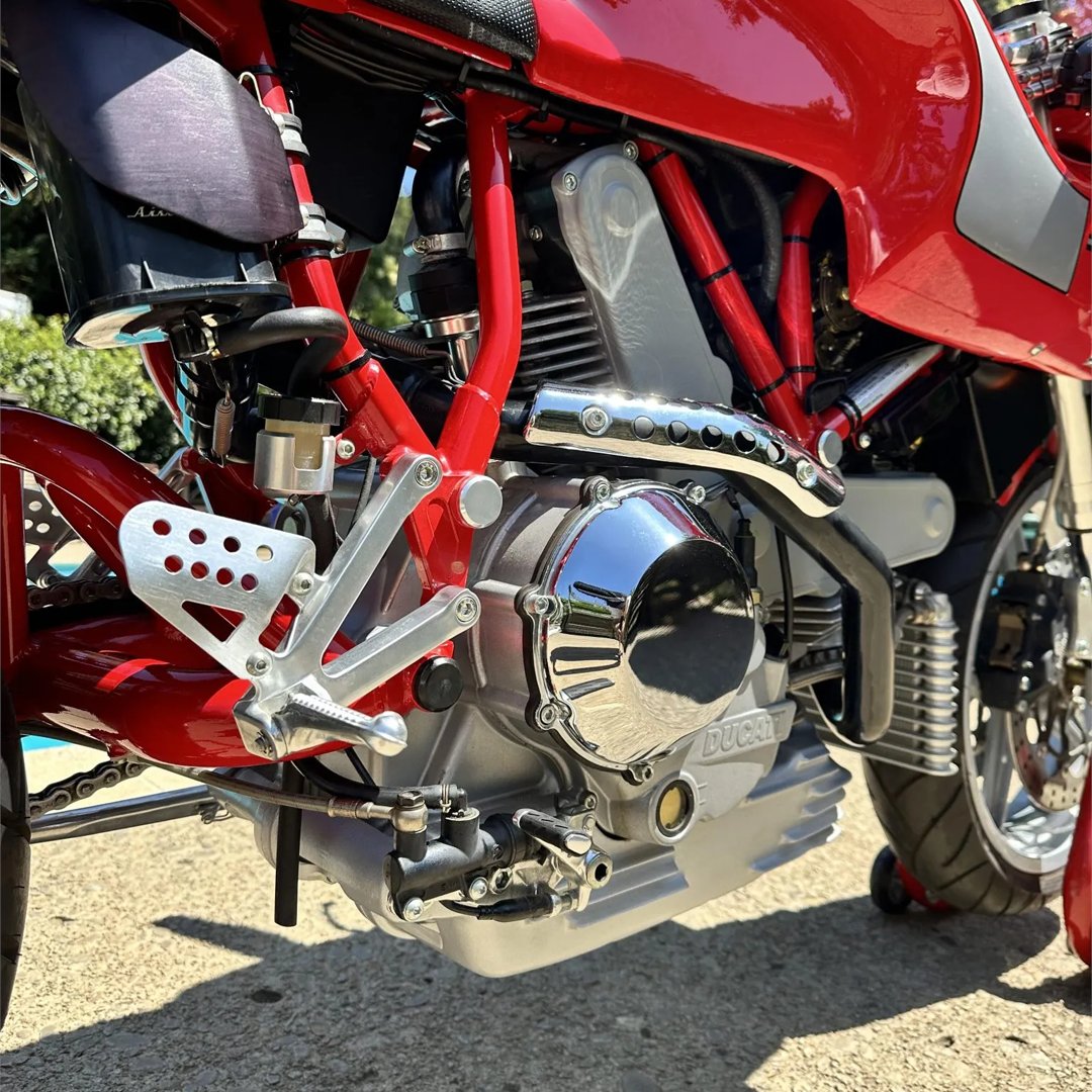 Bringatrailer's tweet image. Tourist Trophy charm 🏆
bringatrailer.com/listing/2002-d…