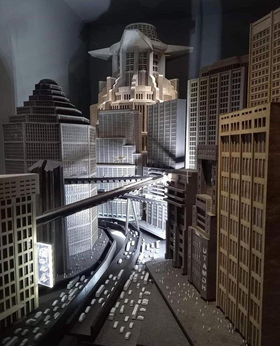 FedeItaliano76's tweet image. Miniature movie set of &apos;Metropolis&apos; (1927) as preserved in the German Cinema Museum (Deutsche Kinemathek) in Berlin