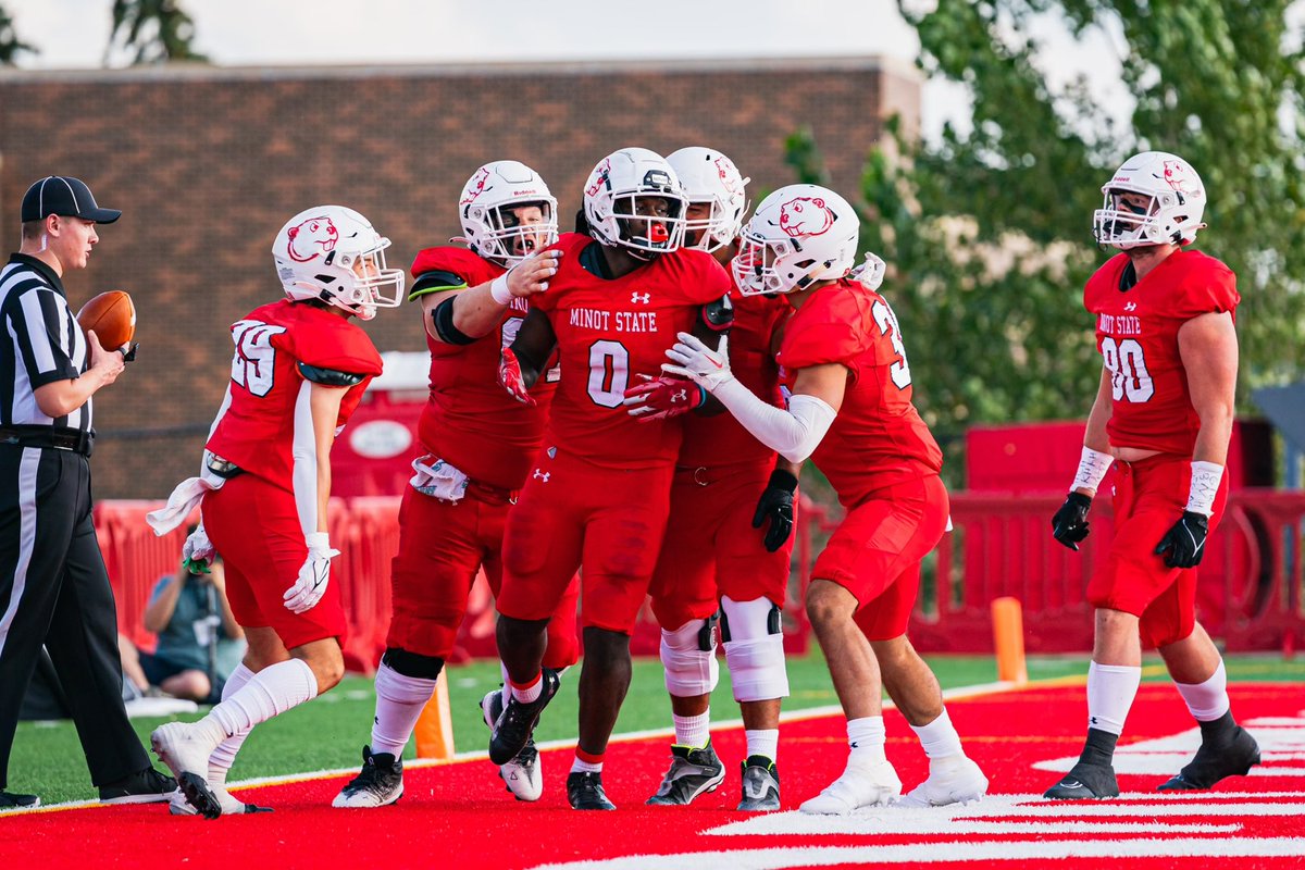 I am blessed to receive a offer from Minot State University🙏🏾💯 <a href="/MSUBeaversFB/">Minot State Football</a> <a href="/coachshields/">Ian Shields</a> <a href="/CoachFam/">Coach Mike Famiglietti “Fam”</a> <a href="/CoryMentzer/">Cory Mentzer</a> <a href="/TomSimi/">Tom Simi</a>