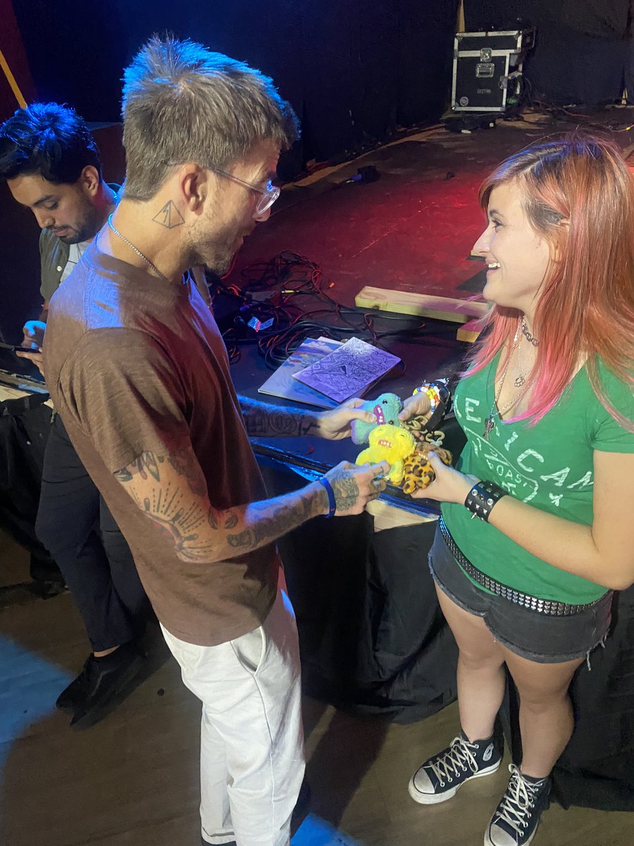 bandaidzz_'s tweet image. He saw my fugglers and went “what the fuck are these??” But he liked them and the bracelets I made him he’s literally the sweetest guy ever and super social