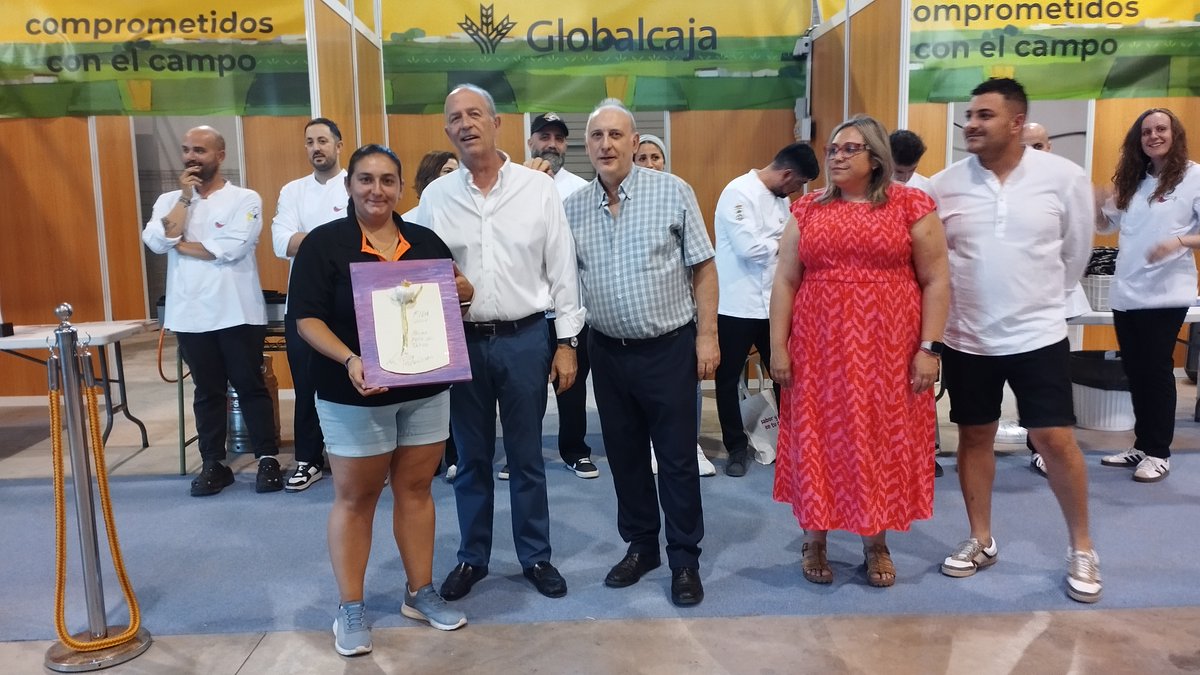 La mejor tapa de la Ruta del Tapeo fue la del Bar Los Claveles 'Querubín de merluza sobre nube de alioli de atún'. Todos los pasaportes sellados fueron 336 y entraban en un sorteo de un fin de semana en régimen de pensión completa para dos personas y la ganadora fue Selena López.