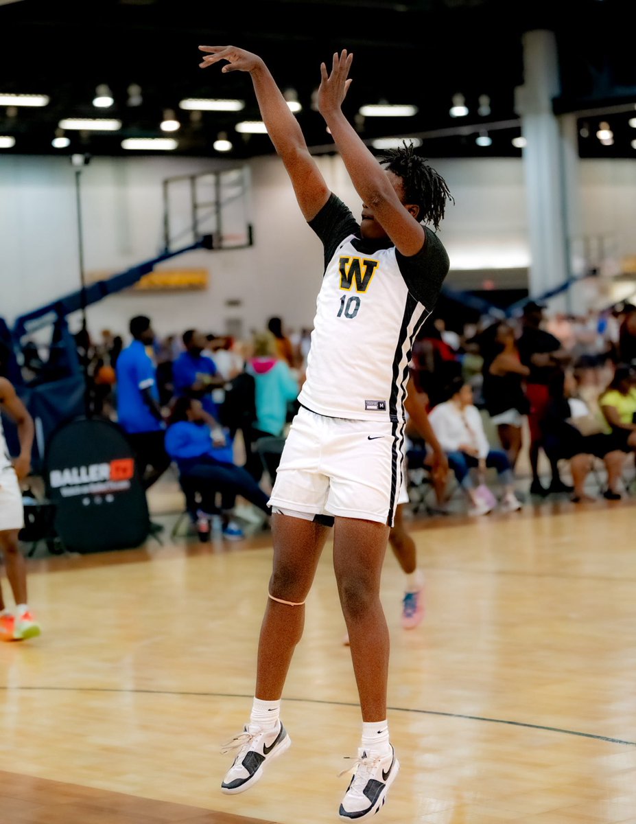 WolvesSelect's tweet image. 17s pulled out a 60-56 overtime win last night to end the Summer 2025 travel season on the right foot. @aiijayy_ contributed 10pts and the game winning basket while @tariqmcleod lead with 18pts and Roobens Jabouin added 14pts, Xavier Police added 10pts and tip in to send to OT