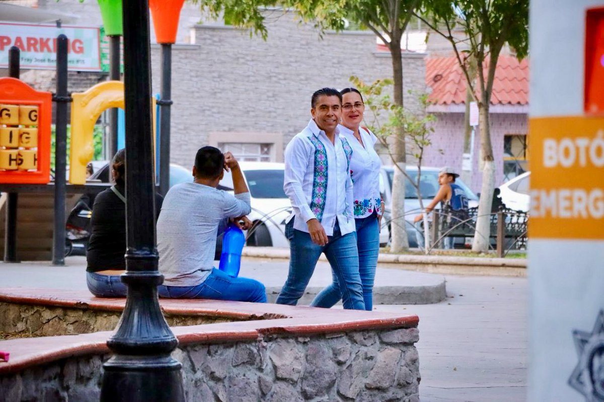 Tarde de novios en el corazón de #Corregidora. Bonito domingo a todas y todos.