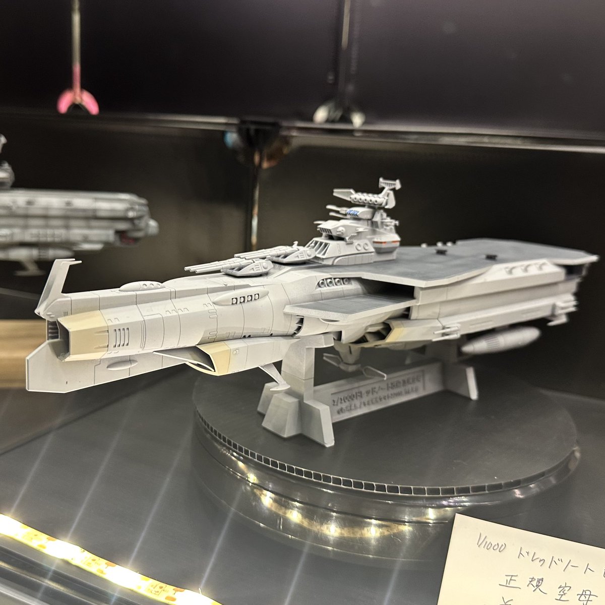 gpapabutchy's tweet image. ワンフェス2025夏レポート
と言っても一人ディーラーなのであまり出歩けずお近くのディーラーさんばかりですが。
夢見の森エースポートさんの正規には映像に出てこない正規空母。これは私も欲しいです。
ヤマトディテールアップキットはヒヤリハットさんの作例。サスガ上手いです。塗装が素晴らしい👍