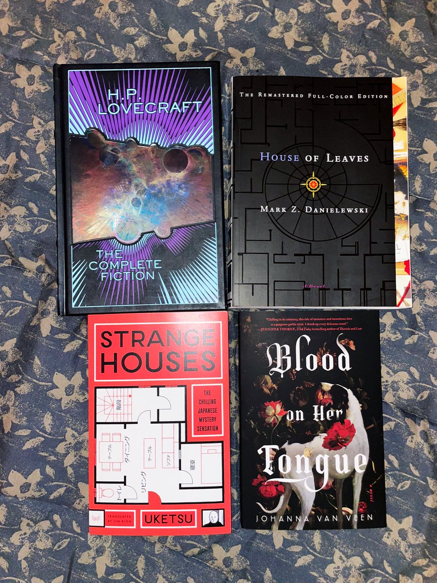 marciebug1's tweet image. new books📚 what should i read tonight?🧐