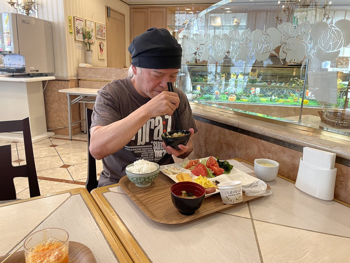 toru_master2's tweet image. カズも納豆の仕込み一生懸命（笑）ユウジ飯野っちも登場。