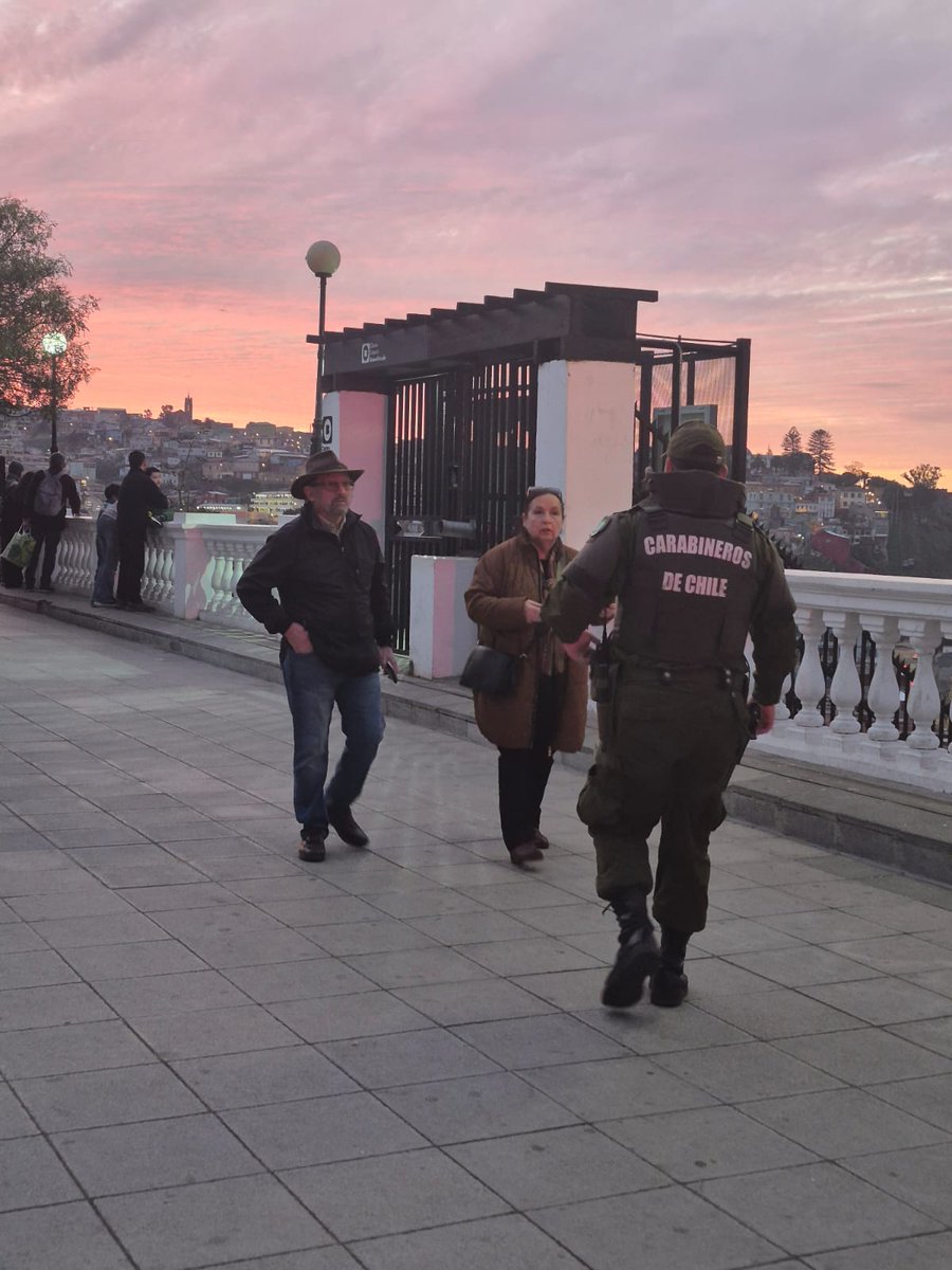 #Valparaiso: Carabineros de la 8° Comisaría se encuentran patrullando miradores del cerro y sus alrededores brindando la seguridad y bienestar que la comunidad necesita.
#LaPrevencionEsNuestraEsencia