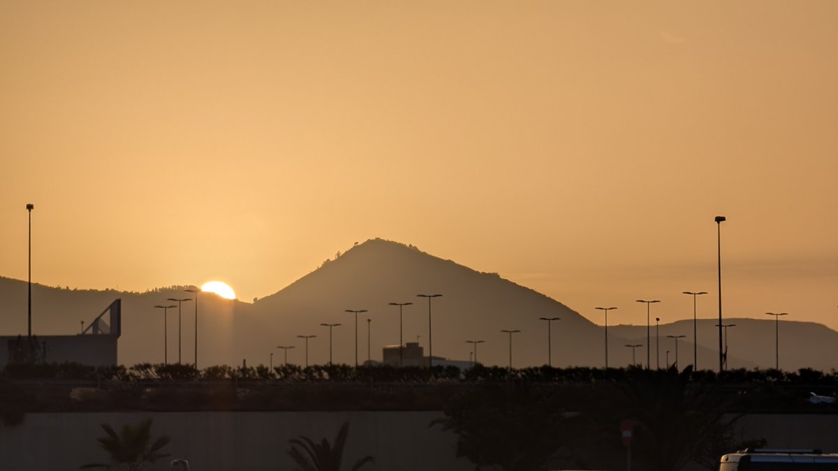 Antonio Rico (@antoniorico25) on Twitter photo Se retira el sol entre calima #Telde #GranCanaria <a href="/AEMET_Esp/">AEMET</a> <a href="/AEMET_Canarias/">AEMET Canarias</a> <a href="/TiempoRTVC/">El Tiempo RTVC</a> <a href="/lasextameteo/">La Sexta Meteo</a> <a href="/meteogc/">Meteo y paisajes Gran Canaria</a> <a href="/ElTiempo_tve/">El Tiempo en TVE</a> <a href="/el_tiempohoy/">El Tiempo Hoy</a> <a href="/ElTiempoA3/">El Tiempo de Antena 3</a> <a href="/VickyPalmaMeteo/">Vicky Palma</a> <a href="/Tiempo_Mercedes/">Mercedes Martín</a> <a href="/RAM_meteo/">RAM: Revista del Aficionado a la Meteorología</a> <a href="/EmiliaGlez1/">Emilia Glez</a> <a href="/MeteoredES/">Meteored | tiempo.com</a> <a href="/CedresEdgar/">Edgar Cedrés</a> <a href="/fcocachometeo/">Francisco Cacho</a> <a href="/BelenSamper_/">Belén Samper</a> <a href="/EmocionesCan/">Emociones Canarias</a> Se retira el sol entre calima #Telde #GranCanaria <a href="/AEMET_Esp/">AEMET</a> <a href="/AEMET_Canarias/">AEMET Canarias</a> <a href="/TiempoRTVC/">El Tiempo RTVC</a> <a href="/lasextameteo/">La Sexta Meteo</a> <a href="/meteogc/">Meteo y paisajes Gran Canaria</a> <a href="/ElTiempo_tve/">El Tiempo en TVE</a> <a href="/el_tiempohoy/">El Tiempo Hoy</a> <a href="/ElTiempoA3/">El Tiempo de Antena 3</a> <a href="/VickyPalmaMeteo/">Vicky Palma</a> <a href="/Tiempo_Mercedes/">Mercedes Martín</a> <a href="/RAM_meteo/">RAM: Revista del Aficionado a la Meteorología</a> <a href="/EmiliaGlez1/">Emilia Glez</a> <a href="/MeteoredES/">Meteored | tiempo.com</a> <a href="/CedresEdgar/">Edgar Cedrés</a> <a href="/fcocachometeo/">Francisco Cacho</a> <a href="/BelenSamper_/">Belén Samper</a> <a href="/EmocionesCan/">Emociones Canarias</a>