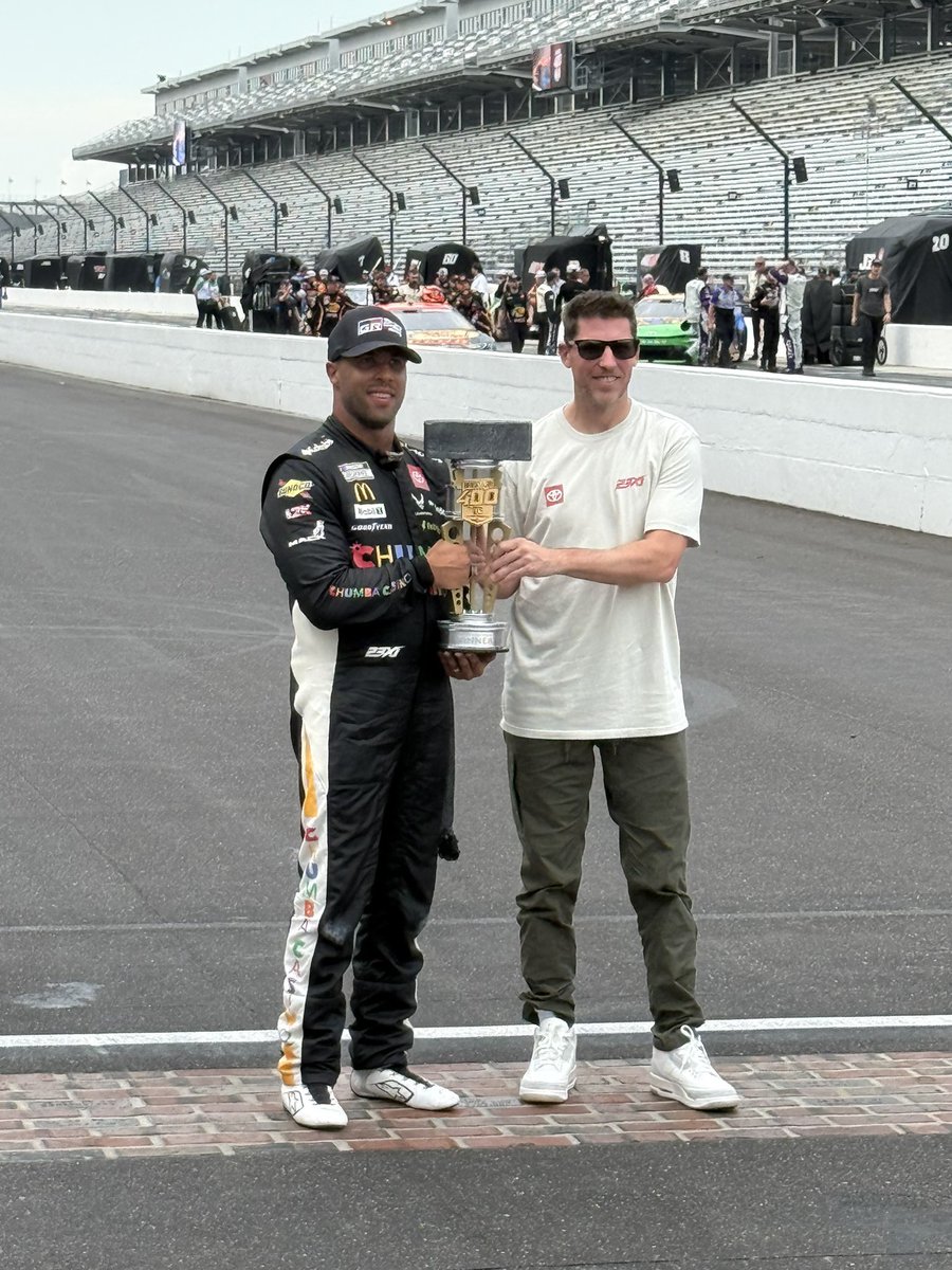 DennyDelivers2's tweet image. denny hamlin is a brickyard 400 winner and a regular season champ as an owner before as a driver 🙏😭