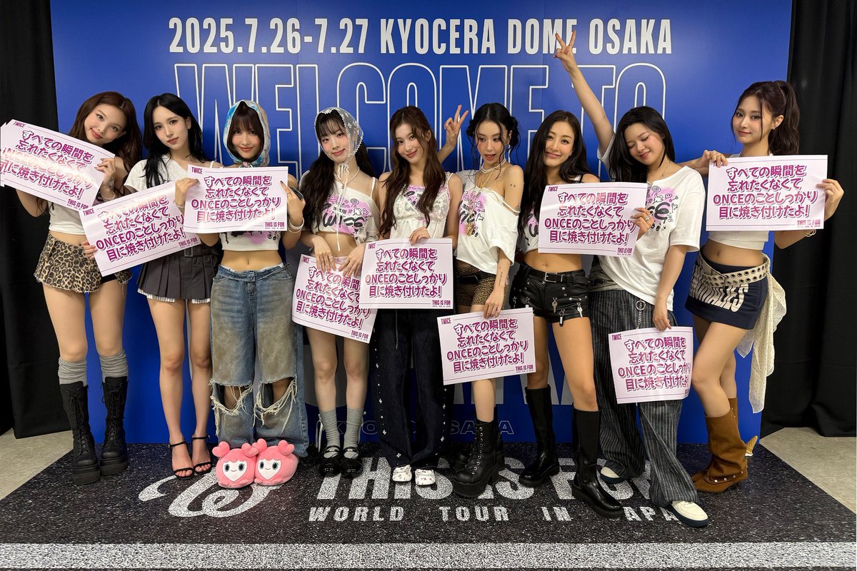 armyaoi08's tweet image. おはよー!
多分LIVEロスになってる人多いよね😅
昨日のサチュの1番好きな髪型見れなかったのほんと悔しくて一生引きずりそう…
みんなは推しのビジュ2日間どっちが好みやった??
今週も頑張ってこー!