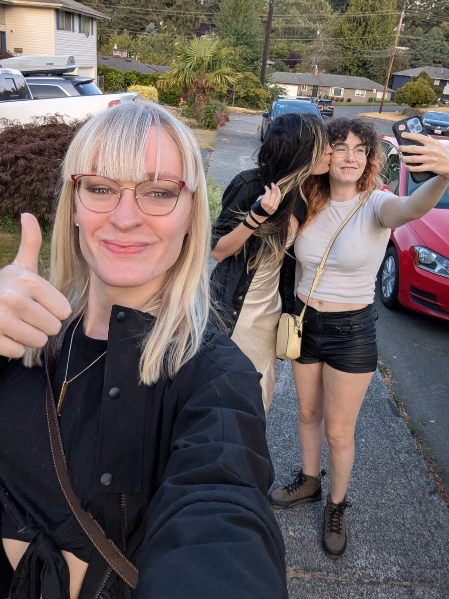 jackiedotnet's tweet image. i love my friends