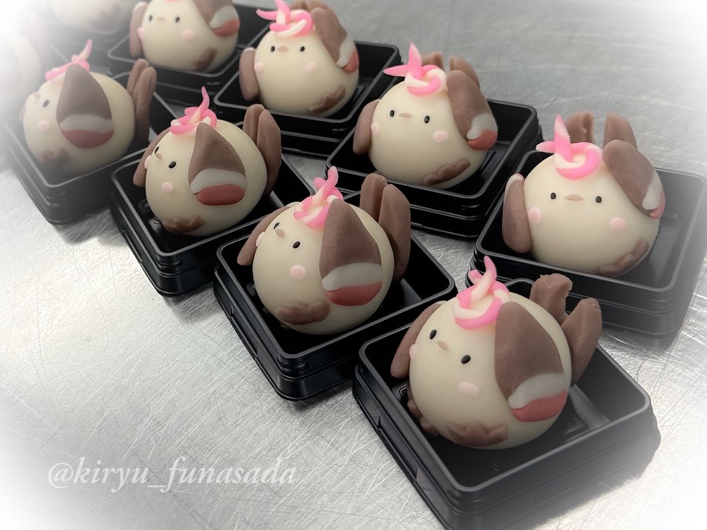 kiryu_funasada's tweet image. 群馬県桐生市より

✨おはようございます✨

7月28日も9時より営業いたします。

本日は桐生まつり開催まであと4日という事で…
お祭りモード全開のシマエナガ軍団をおはよう画像にしてみました〜✨
🪭💬ﾜｯｼｮｲ✨ 
　　🪭💬ﾜｯｼｮｲ✨ 
　　　　🪭💬ﾜｯｼｮ~ｲ✨