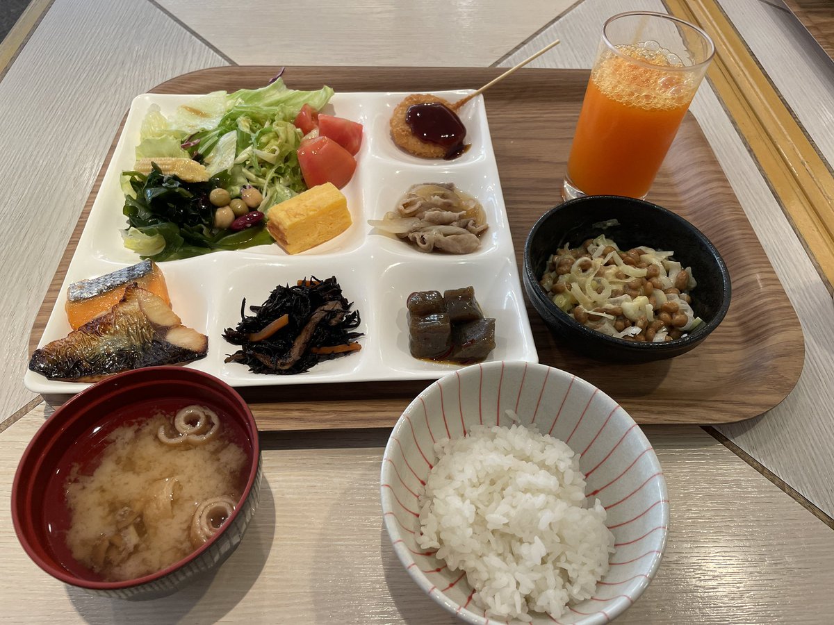 toru_master2's tweet image. オレは珍しくご飯おかわりでカレーを（笑）