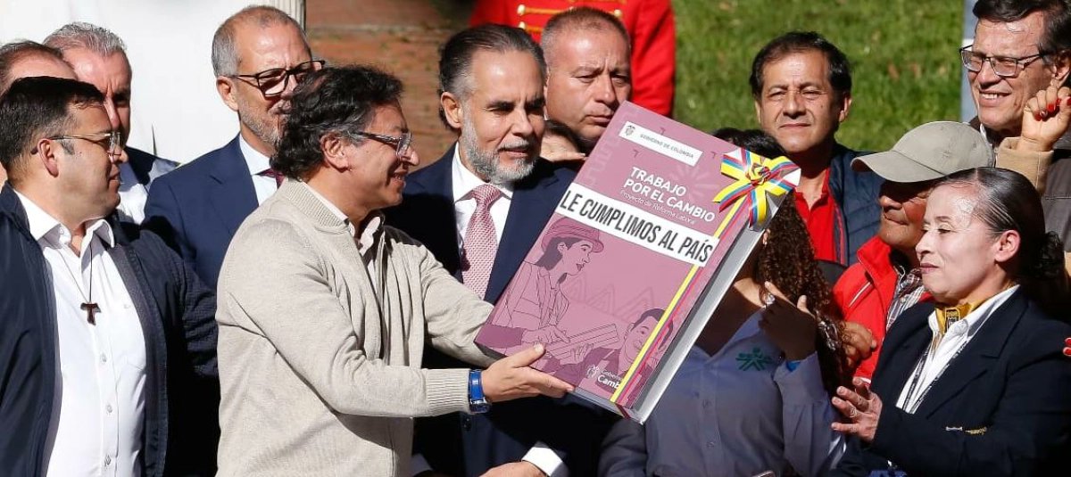 Colombia | ¿Obstáculos jurídicos o dilación política? La Corte exige nuevos requisitos y mantiene en vilo la reforma pensional de Petro prensamercosur.org/?p=642635&prev…