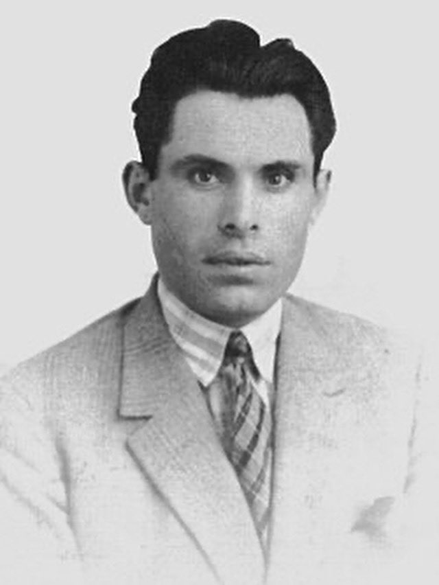 Aqueloo1's tweet image. "Llevamos un mundo nuevo en nuestros corazones y ese mundo está creciendo en este instante".
Buenaventura Durruti