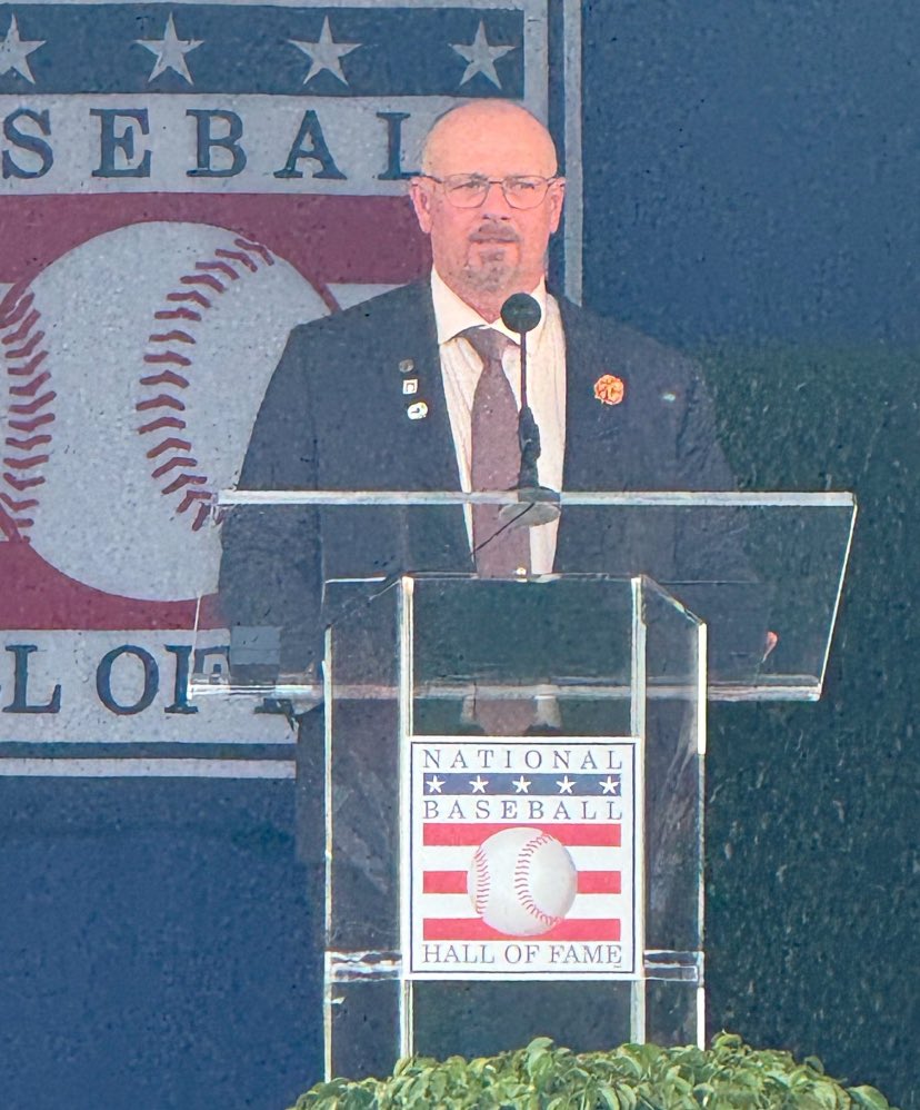 JDbekind247's tweet image. One of my favorite days—listening to Hall of Fame speeches: 

Billy Wagner: “I wasn’t supposed to be here.”

He’s now the 8th full-time reliever inducted—not because it was easy, but because he refused to give up. What a great story!!  🔥 #HOF