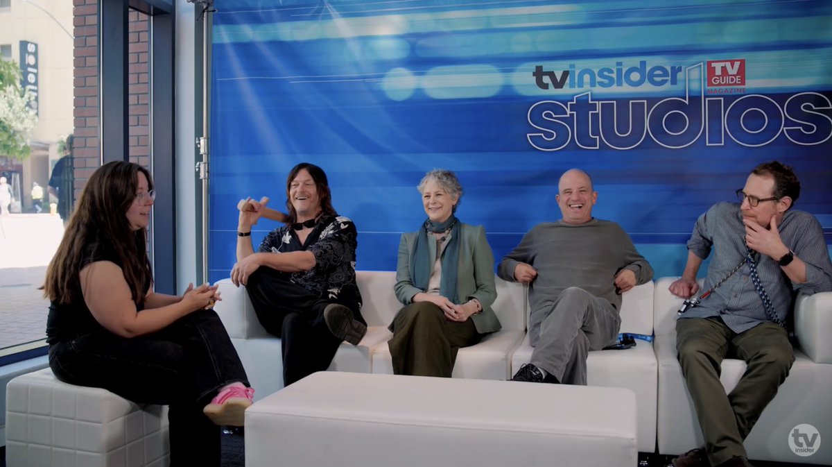 reedusnetwork's tweet image. Norman Reedus, Melissa McBride, David Zabel, and Scott M. Gimple interview with TV Insider to promote “The Walking Dead: Daryl Dixon” at San Diego Comic-Con in San Diego, California on July 26th.
🔗 youtu.be/OXmGxSCwrLg
#normanreedus #melissamcbride #sdcc