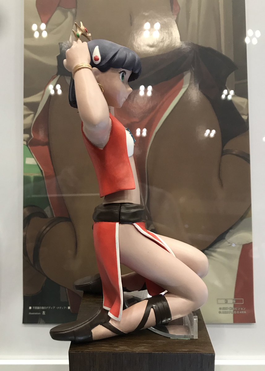 urizanest's tweet image. いつもお世話になっているディーラーのみなさん、ご挨拶欠いてすみません。昨日はブースでずっとこれやってて一歩も出ずです。
正面から撮れないのは、口元見ていただくとわかるけどクリア失敗してあちこちクラック塗装になりモチベどん底😞 金曜日からの修羅場が終わったらイベントも終わってた感じ…