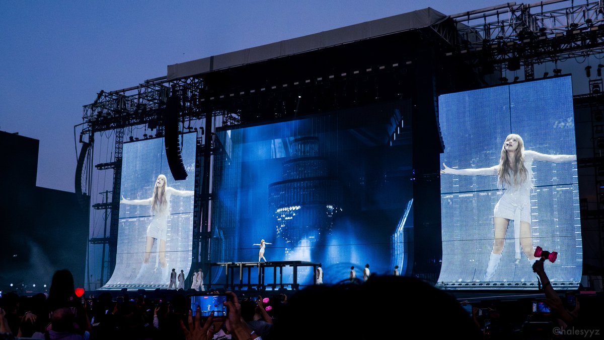 halesyyz's tweet image. BLACKPINK DEADLINE Toronto at Rogers Stadium D2
#LISA
#블랙핑크 #BLACKPINK #DEADLINE #DEADLINE_IN_TORONTO #DEADLINE_IN_TORONTODay2 #BLACKPINK_DEADLINE #LALISA #ROGERSSTADIUM