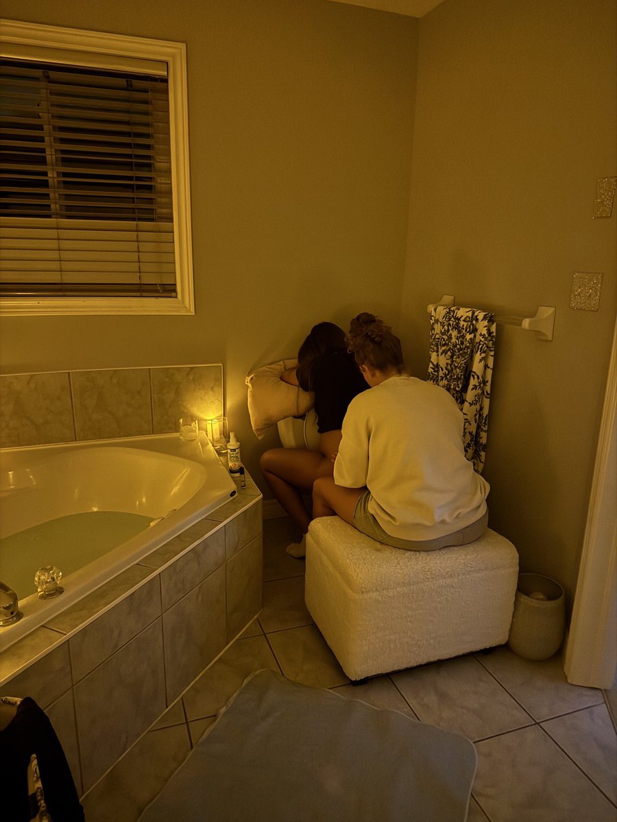VandyMan69420's tweet image. My White Jewish wife helping her sister wife take a fat beef tallow shit. ♥️

 #WhitePolygamy