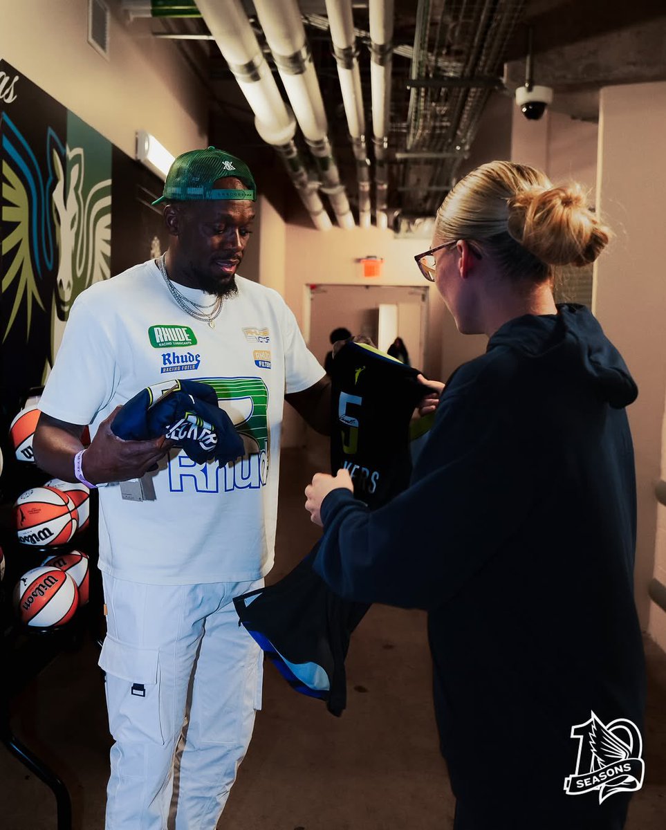 PBBUCKET5's tweet image. wait usain said “I’ll see you tomorrow” to paige