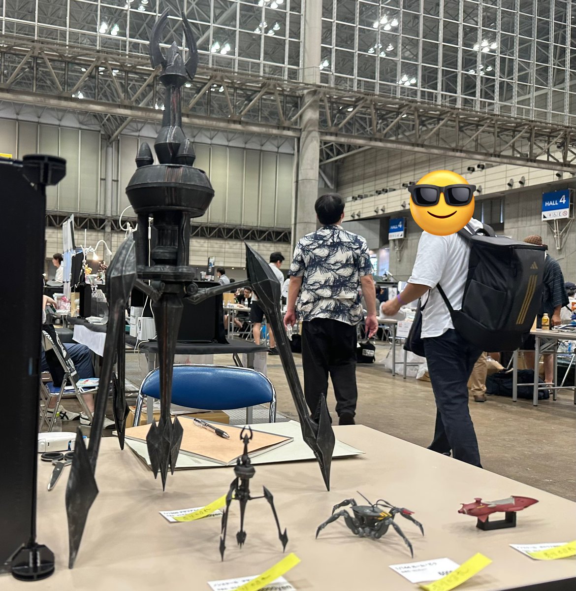 gpapabutchy's tweet image. ワンフェス2025夏レポート
焼肉輪業さんの1/1000デザリアムハンマーと仲間たち。
1/1000派の私にはたまらない逸品。同スケールのスカイツリーと並べたいところです。