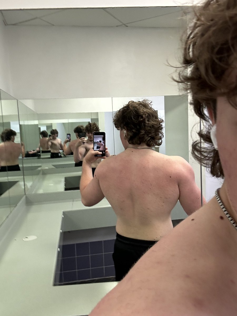 Any shit val players with a bigger back?